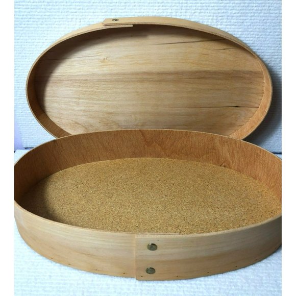 1992 Handmade Vermont Oval Shaker Box with hand painted Lid, Church in Winter - Picture 8 of 9